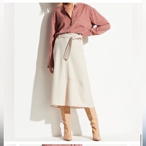 😍LAST CHANCE Vince wool belted skirt